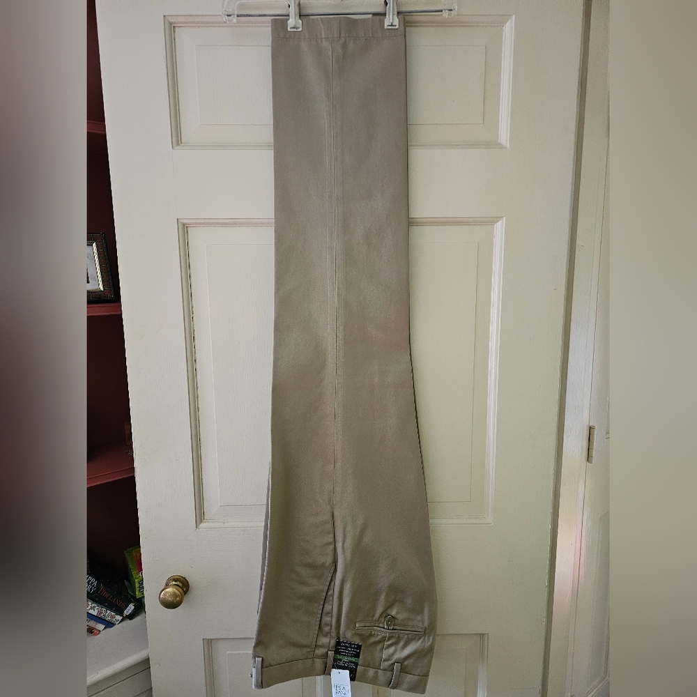 Men's khaki pants Jos. A. BANK 32 X 32